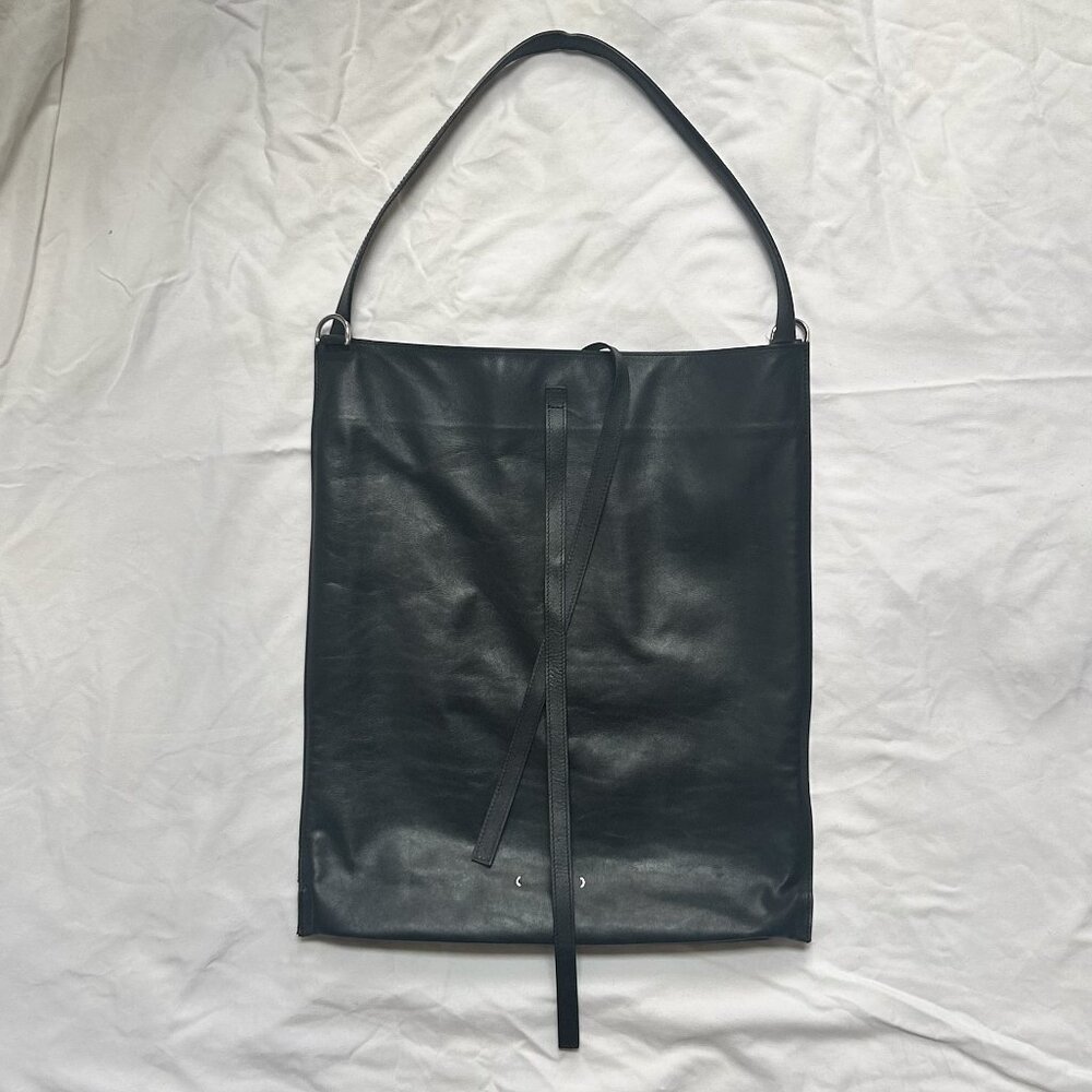 PB 0110 Black AB 119 Leather Tote Bag